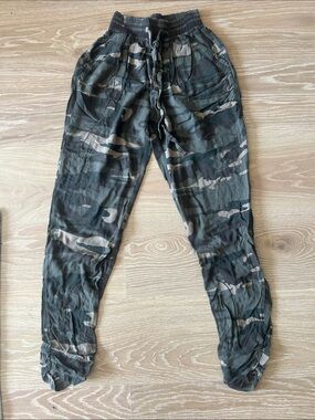 Rewash Women's Olive & Beige Camo Jogger Pants